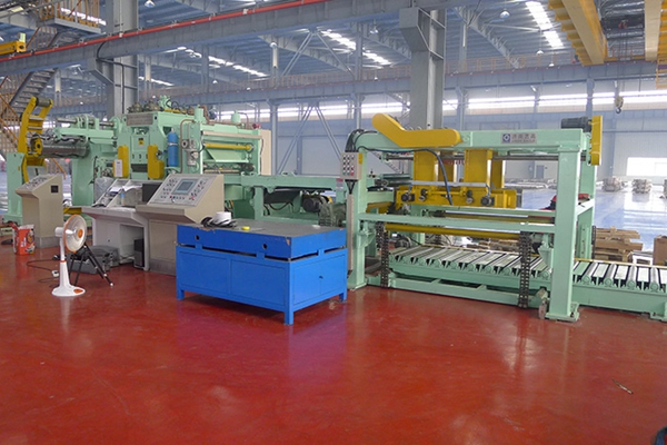 天津?qū)毦F(xiàn)場(chǎng)三合一剪切線